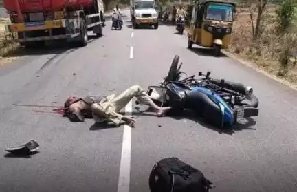 సదాశివనగర్: మోడేగావ్ శివారులో లారీ, బైక్‌ ఢీకొన్న ఘటనలో ఒకరు మృతి