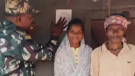 अल्बर्ट एक्का (जारी): जरडा डाड़टोली में लड़की से छेड़छाड़ के मामले में दो फरार आरोपियों के घर पुलिस ने नोटिस चिपकाए
