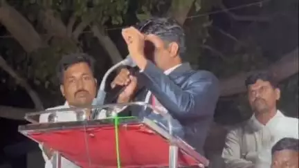 ಕುಕನೂರ: ಬನ್ನಿಕೊಪ್ಪ ಗ್ರಾಮದ ಮಾಜಿ ಸೈನಿಕ ನಾಗರಾಜ ವೆಂಕಟಾಪುರ  ಮಾತನಾಡಿ ಪಾಕಿಸ್ತಾನ ಭಾರತದ ಇತಿಹಾಸಕ್ಕೆ ಮಸಿಬಳಿಯುತ್ತಿದೆ ಎಂದು ಆರೋಪ