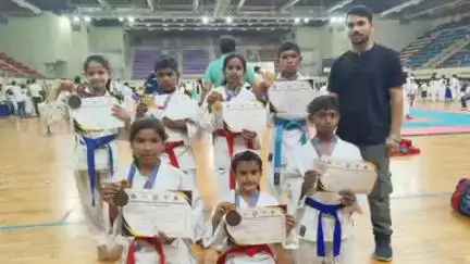 चितरपुर: गोकुल पब्लिक स्कूल गोला के 3 बच्चों ने राज्य स्तरीय कराटे चैंपियनशिप में स्वर्ण पदक जीता, नेशनल के लिए हुए चयनित