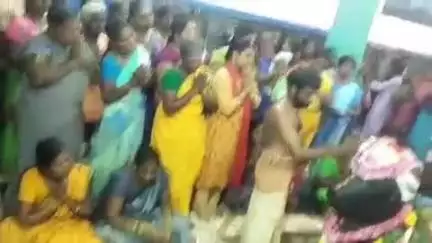 சிவகிரி: சிவகிரியில் உள்ள சிவன் கோவில்களில் வளர்பிறை சனி பிரதோஷ பூஜை நடைபெற்றது