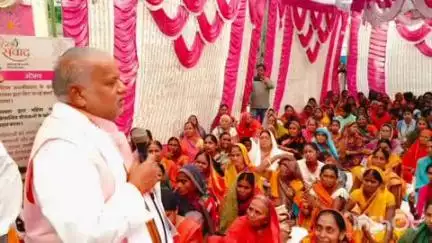मोहड़ा: मोहड़ा प्रखंड के रिउला में महिला संवाद कार्यक्रम को मंत्री श्रवन कुमार ने किया संबोधित
