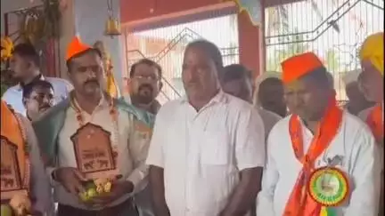 ಮುದ್ದೇಬಿಹಾಳ: ರಜೆಗೆ ಬಂದಿದ್ದ ಹುಲ್ಲುರು ತಾಂಡಾದ 16 ಯೋಧರು ಕರ್ತವ್ಯಕ್ಕೆ ವಾಪಸ್, ನಿವಾಸಿಗಳಿಂದ ಸನ್ಮಾನ