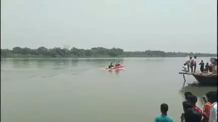 কেতুগ্রাম ১: হাটকালুয়া গ্রামের কিশোরের সন্ধানে কেতুগ্রামের উদ্ধারণপুরে ভাগীরথীতে তল্লাশি, উৎকণ্ঠায় বিধায়করা