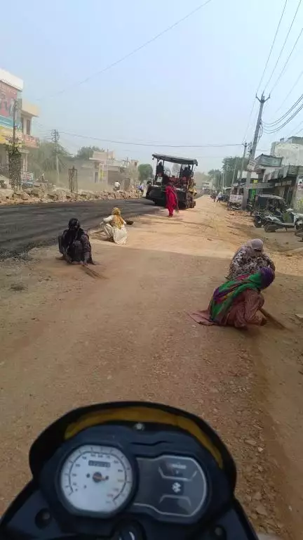 पिछले 14/15 साल से जुलानावासी विकास की राह देख रहे थे अब जाकर कहीं सरकार ने सुनी है ये रोड पिछले 14/15 साल से टुटा पड़ा