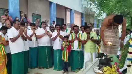 திருச்செங்கோடு: மலை அடிவாரத்தில் அமைந்துள்ள அருள்மிகு ஆறுமுக சுவாமிக்கு 1008 பால்குட ஊர்வலம் நடைபெற்றது