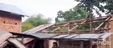 ছয়গাঁও: ৰাজ্যৰ বিভিন্ন প্ৰান্তত প্ৰচণ্ড ধুমুহা বৰষুণ, ছয়গাঁৱৰ ভিন্ন প্ৰান্তত ক্ষতিগ্ৰস্ত বহু পৰিয়ালৰ ঘৰ