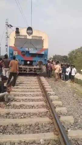 nirmali railway station tarin electice wire got messed up train