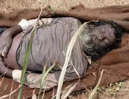 పెనుగంచిప్రోలు సమీపంలో బావిలో గుర్తు తెలియని వ్యక్తి మృతదేహం, కేసు దర్యాప్తు చేస్తున్న పోలీసులు