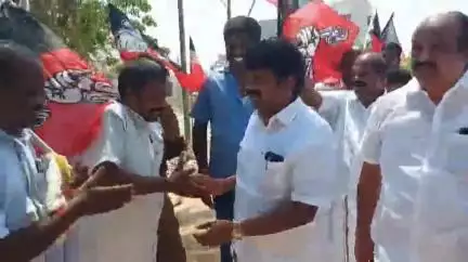 இலுப்பூர்: எடப்பாடி பழனிச்சாமி பிறந்தநாள் விழாவை முன்னிட்டு சாமி மஹாலில் ரத்ததான முகாமை துவக்கி வைத்தார் முன்னாள் அமைச்சர் விஜயபாஸ்கர்