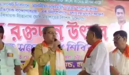 ডোমজুড়: ডোমজুড়ে ৬৩ নম্বর বাসস্ট্যান্ডে বিধায়কের উদ্যোগে অনুষ্ঠিত হলো স্বেচ্ছায় রক্তদান শিবির উপস্থিত সাংসদ