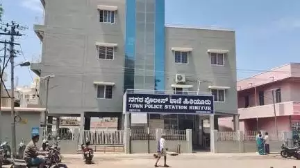 ಹಿರಿಯೂರು: ಹಿರಿಯೂರಿನಲ್ಲಿ ಬ್ಯಾಂಕ್ ಮುಂಭಾಗ ಕಳ್ಳರ ಕೈಚಳಕ: ಐದು ಲಕ್ಷ ಕದ್ದು ಎಸ್ಕೇಪ್