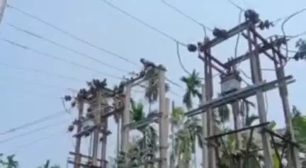 বৰমা ভাগ: সৰভোগত ধুমুহাৰ ফলত সৰভোগৰ এপিডিচিএলৰ বিস্তৰ ক্ষতি, ৰাইজক সহযোক কৰিবলৈ আহবান এপিডিচিএলৰ উপ সংমণ্ডল বিষয়াৰ