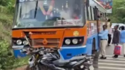 ಪುತ್ತೂರು: ಕಬಕ ಸಮೀಪದ ಕುವೆತ್ತಿಲ ಎಂಬಲ್ಲಿ ಸರ್ಕಾರಿ ಬಸ್ ಬೈಕ್ ಅಪಘಾತ