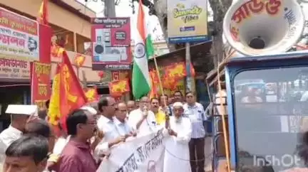 বনগাঁ: ফরওয়ার্ডব্লকের সারা ভারত অগ্রগামী কৃষাণ সভার পক্ষ থেকে সম্মেলন ও ভারতীয় সেনাকে অভিনন্দন জানাতে আজ  পদযাত্রা বনগাঁতে