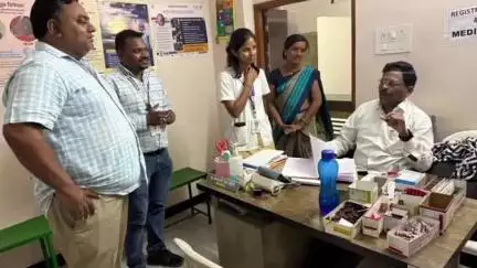 अर्जुनी मोरगाव: शहरातील नागरी आयुष्यमान आरोग्य मंदिर येथे जिल्हा परिषद अध्यक्ष भेंडारकर यांनी भेट देत घेतला आरोग्य सुविधांचा आढावा