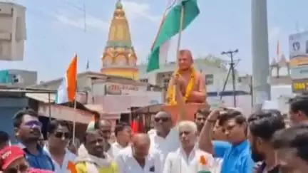 गेवराई: भारतीय सैनिकांचे मनोधैर्य वाढवण्यासाठी गेवराईत वंचित बहुजन आघाडीच्या वतीने तिरंगा रॅली काढण्यात आली