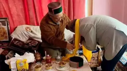 पूह: किन्नौर के भाजपा नेता सूरत नेगी ने देश के प्रसिद्ध बौद्ध धर्म गुरु लोचा रिंबोछे से डूबलिंग में की मुलाकात, लिया आशीर्वाद