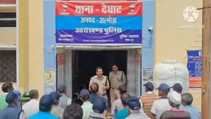 स्याल्दे: देघाट में क्षेत्र के ग्राम प्रहरियों की बैठक में थानाध्यक्ष ने सतर्क रहने के दिए निर्देश