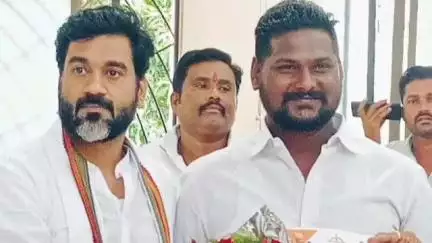 दक्षिण सोलापूर: बरूर येथील रहिवाशी रोहन चौगुले यांची शिवसेना शिंदे पक्षाच्या जिल्हा उपप्रमुखपदी निवड...