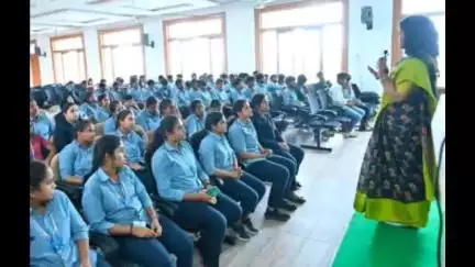 పోచంపల్లి: విద్యార్థులు శారీరక ఆరోగ్యంతో పాటు మానసిక ఆరోగ్యం పై శ్రద్ధ వహిస్తేనే జీవితంలో విజయాలు సాధిస్తారు: ప్రముఖ సైకాలజిస్ట్