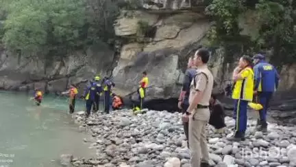 चकराता: टौंस नदी में नहाते हुए डूबे युवक का सर्च अभियान जारी