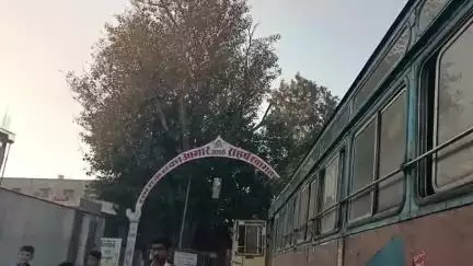 कळवण: कळवण येथे बस स्थानक मध्ये बसमध्ये चढत असताना अज्ञात चोरट्यांनी चाळीस ग्रॅम सोन्याची पोत लांबवली कळवण पोलिसात गुन्हा