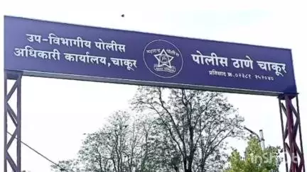 चाकूर: उजळंब रस्त्यावर पोलिसांनी आवळल्या अवैध गुटखा विक्रेत्यांच्या मुसक्या. 70200 रुपयांचा गुटखा केला जप्त.