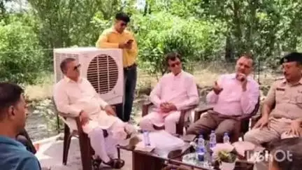 जसवां: गांव बणी में समाजसेवी कैप्टन संजय परौशन ने युद्ध नशे के विरुद्ध जागरूकता कार्यक्रम में की शिरकत