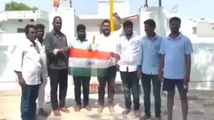 మర్రిగూడ: భారత సైన్యానికి మరింత బలం చేకూర్చాలని సరంపేట సప్తగిరి శ్రీ లక్ష్మీనరసింహస్వామి ఆలయంలో బీజేపీ నేతల ప్రత్యేక పూజలు