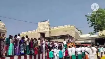 குளித்தலை: ஆர்டி மலையில் வீராச்சிலேஸ்வரர் கோவில் தேரோட்டம் 33 ஆண்டுகளுக்குப் பிறகு வெகு விமர்சையாக நடைபெற்றது