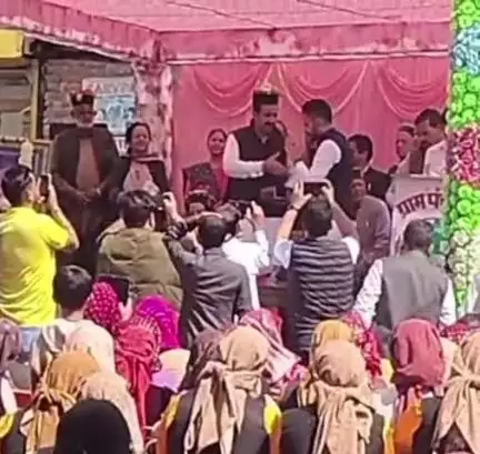 सराहन: लोक निर्माण विभाग के मंत्री विक्रमादित्य सिंह ने सराहन क्षेत्र का किया दौरा, क्षेत्र के लोगों से की वार्ता