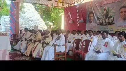 बानो: आर सी चर्च लचड़ागढ में दो उपयाजकों का पुरोहित अभिषेक किया गया, बिशपगण रहे उपस्थित