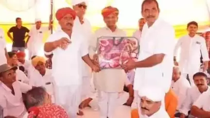 धनाऊ: चौहटन विधायक आदूराम मेघवाल ने कापराउ गांव का दौरा किया, आमजन से हुए रूबरू