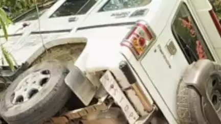 लावालौंग: लमटा गांव के पास बोलेरो वाहन हुआ दुर्घटनाग्रस्त, चालक गंभीर रूप से घायल