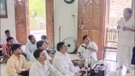 बिशुनपुरा: जंगीपुर में संध्या सत्संग और भंडारे में शामिल हुए बड़ी संख्या में लोग