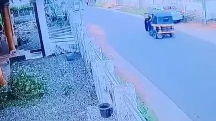 പത്തനാപുരം: പള്ളിമുക്കിൽ കാറും ഓട്ടോറിക്ഷയും കൂട്ടിയിടിച്ച് അപകടം, ഓട്ടോ ഡ്രൈവർക്ക് സാരമായി പരിക്കേറ്റു