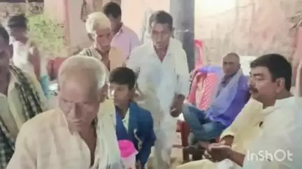 काशी चक: काशीचक सहित कई स्थानों पर कांग्रेस जिला अध्यक्ष पहुंचे, समारोह के दौरान राजनीतिक मुद्दों पर हुई चर्चा