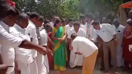 சாத்தான்குளம்: சாத்தான்குளம் பேரூராட்சி அலுவலகத்தில் பேரூராட்சி மன்ற கட்டிடம் அடிக்கல் நாட்டு விழா நடைபெற்றது அமைச்சர் பங்கேற்பு.