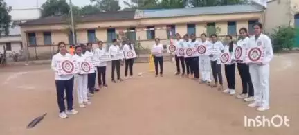 टिमरनी: महिला सशक्त वाहिनी कक्षा की छात्राओं के बीच क्रिकेट मैच संपन्न हुआ