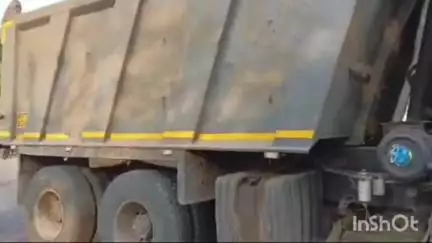 పొన్నూరు: పట్టణంలో మట్టి టిప్పర్ ద్విచక్ర వాహనాన్ని ఢీకొని ఒకరికి తీవ్ర గాయాలు