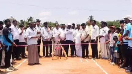ಯಲಬರ್ಗ: ಹಿರೇಹಳ್ಳಳ್ಳಿ ಗ್ರಾಮದಲ್ಲಿ ಹೆಚ್‌ಪಿ ತಾಲ್ಲೂಕು ಮಟ್ಟದ ಪ್ರೀಮಿಯರ್ ಲೀಗ್ ಕ್ರಿಕೆಟ್ ಪಂದ್ಯಾವಳಿಗೆ ಚಾಲನೆ