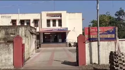 छोटी सरवन: हिरिया गढ़ी गांव निवासी एक व्यक्ति ने बेटे का रास्ता रोककर मारपीट करने का मामला दानपुर थाने में कराया दर्ज