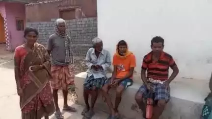ମହୁଲପାଲି: କବରିବାହାଲ ସିଏସପି ରୁ ଠକେଇ ଟଙ୍କା ଫେରସ୍ତ ଦାବି ରେ ଅଭିଯୁକ୍ତ ଙ୍କ ଘର ପାନପୋଷ ଠାରେ ଧାରଣା ରେ ବସିଲେ କ୍ଷତିଗ୍ରସ୍ତ ମହିଳା