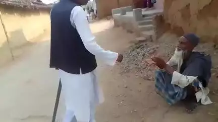 अंगूठे घिसे बुजुर्ग पेंशनधारी पेंशन से वंचित। कोई नया ऑप्शन सरकार निकले। समाजसेवी पेंटर जिलानी विश्रामपुर पलामू।