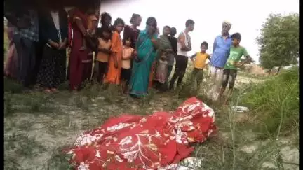 पारू: भिखनपुरा गांव के बरियारी पुलिया के पास से पुलिस ने एक युवक का शव बाइक के साथ बरामद किया