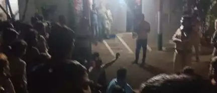 थाना मझगवा के TI सर ने खड़ी टू व्हीलर  का काटा चलन मझगवा पब्लिक कर रही विरोध