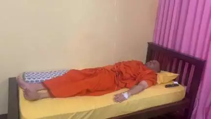 ಹುಕ್ಕೇರಿ: ಹುಕ್ಕೇರಿ ತಾಲೂಕಿನ ನಿಡಸೋಶಿ ಶ್ರೀ ದುರದುಂಡೀಶ್ವರ ಸಿದ್ದಸಂಸ್ಥಾನ ಮಠದಲ್ಲಿ ಗದ್ದುಗೆಗಾಗಿ ಗುದ್ದಾಟ ನಡೆಸಿದ ಶ್ರೀಗಳು