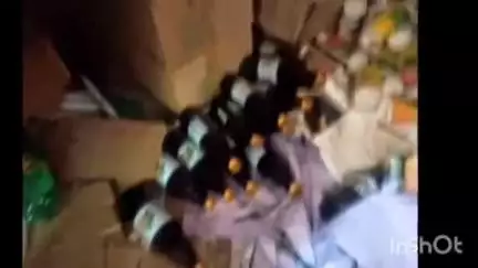 குடவாசல்: குடவாசலில் தோட்டக்கலை துறையால் இருப்பு வைக்கப்பட்ட திராட்சை ஜூஸ் பாட்டில்கள் விநியோகம் செய்யப்படாமல் உரங்களுடன் கிடந்ததால் அதிர்ச்சி