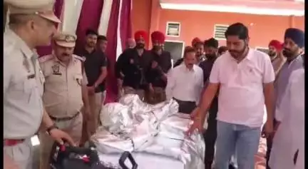 ਬਟਾਲਾ: ਬਟਾਲਾ ਤੋਂ ਵਿਧਾਇਕ ਅਮਨ ਸ਼ੇਰ ਸਿੰਘ ਸ਼ੈਰੀ ਕਲਸੀ ਨੇ ਫਾਇਰ ਬ੍ਰਿਗੇਡ ਦਫ਼ਤਰ ਨੂੰ ਦਿੱਤੀ ਨਵੀਂ ਗੱਡੀ ਅਤੇ ਆਧੁਨਿਕ ਉਜਾਰ